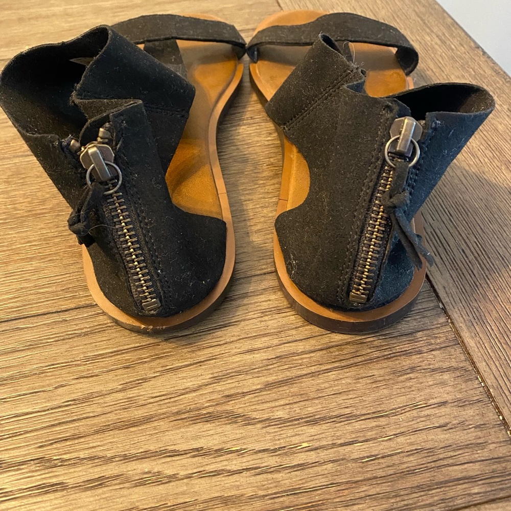 Sanuk sandals, black size 8
